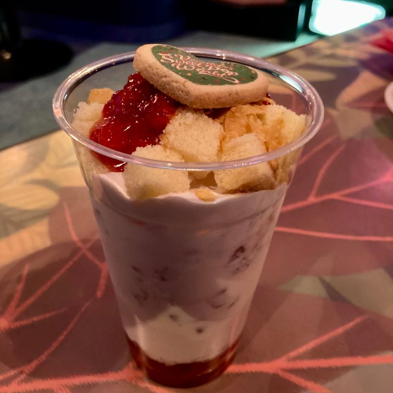 ケーキドリンク（ストロベリー）(クイーン・オブ・ハートのバンケットホール)