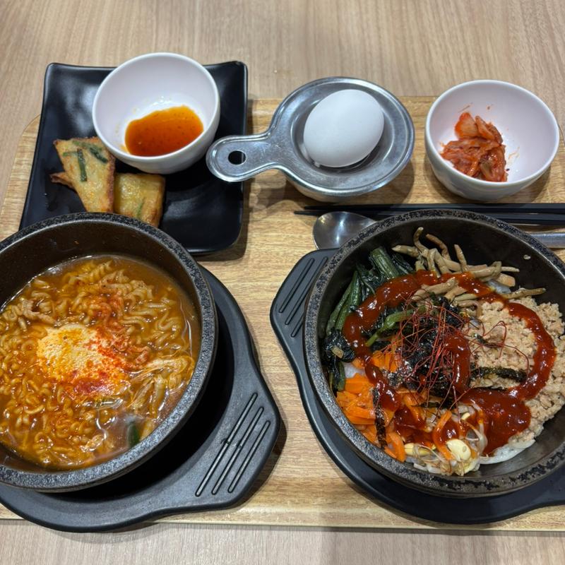 そぼろ石焼ビビンバと韓国ラーメン(Kα イオンモール岡崎店)