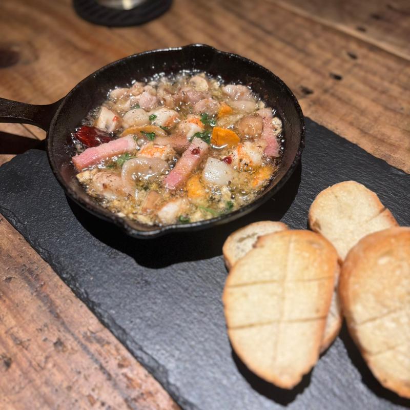 あれ青アヒージョ(されど青き空を知る 三宮店)