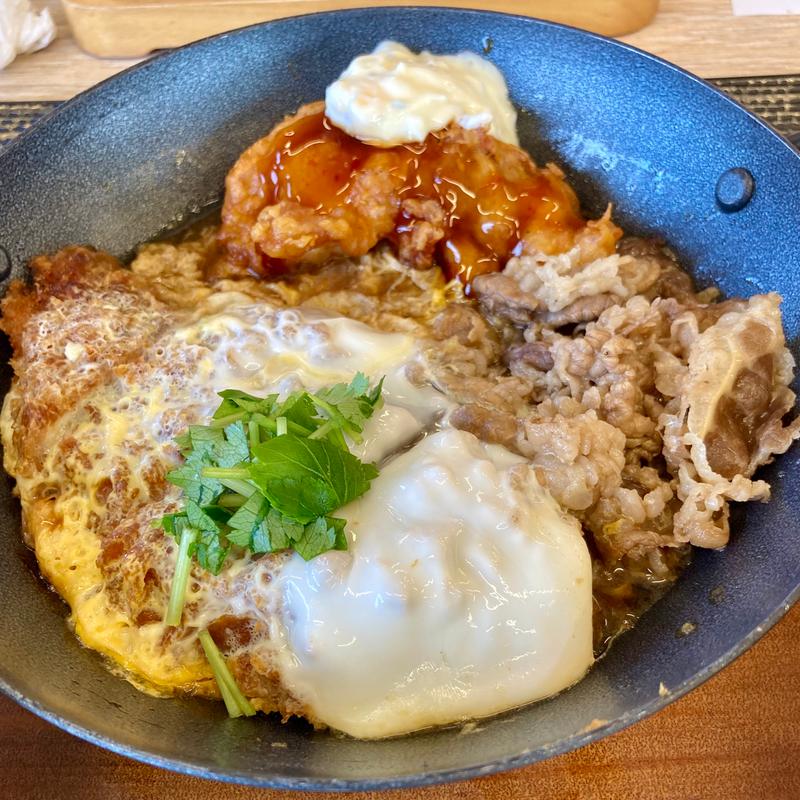 牛・豚・鶏のトリプルカツ定食(かつや 横浜市沢町店)