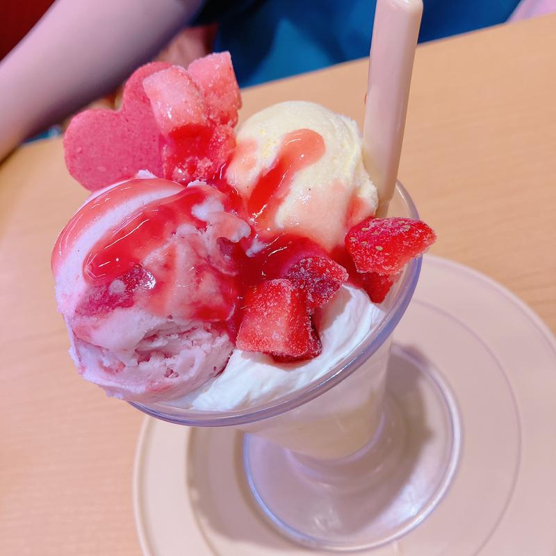 ストロベリーバニラパフェ(スシロー 方南町店)