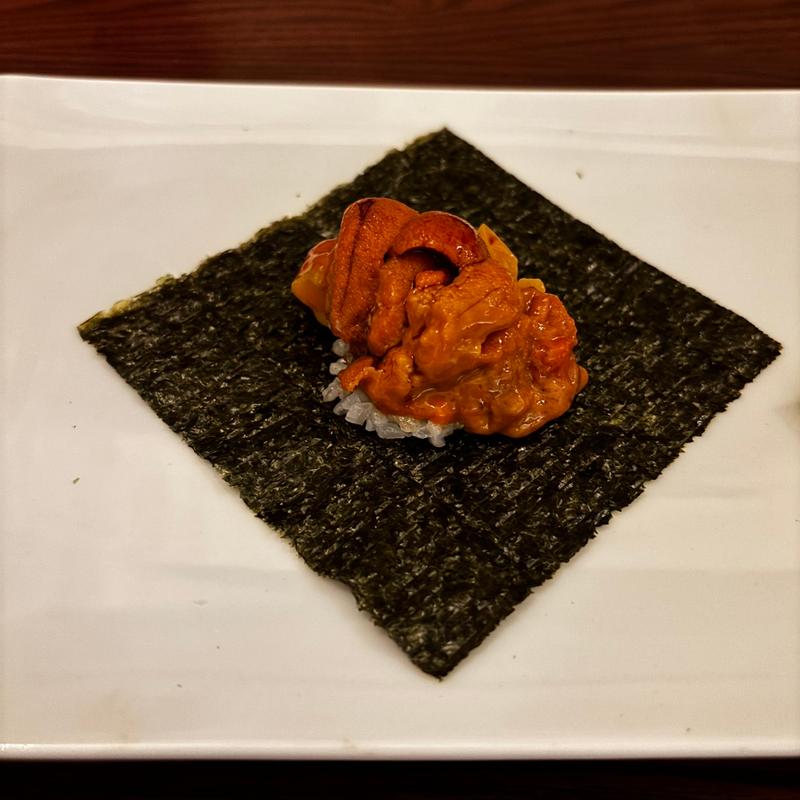 たっぷり雲丹の手巻き(楼漫亭)