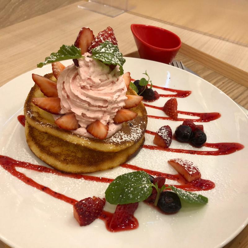 いちごのパンケーキ〜いちごホイップ仕立て〜(chawan モラージュ菖蒲店)