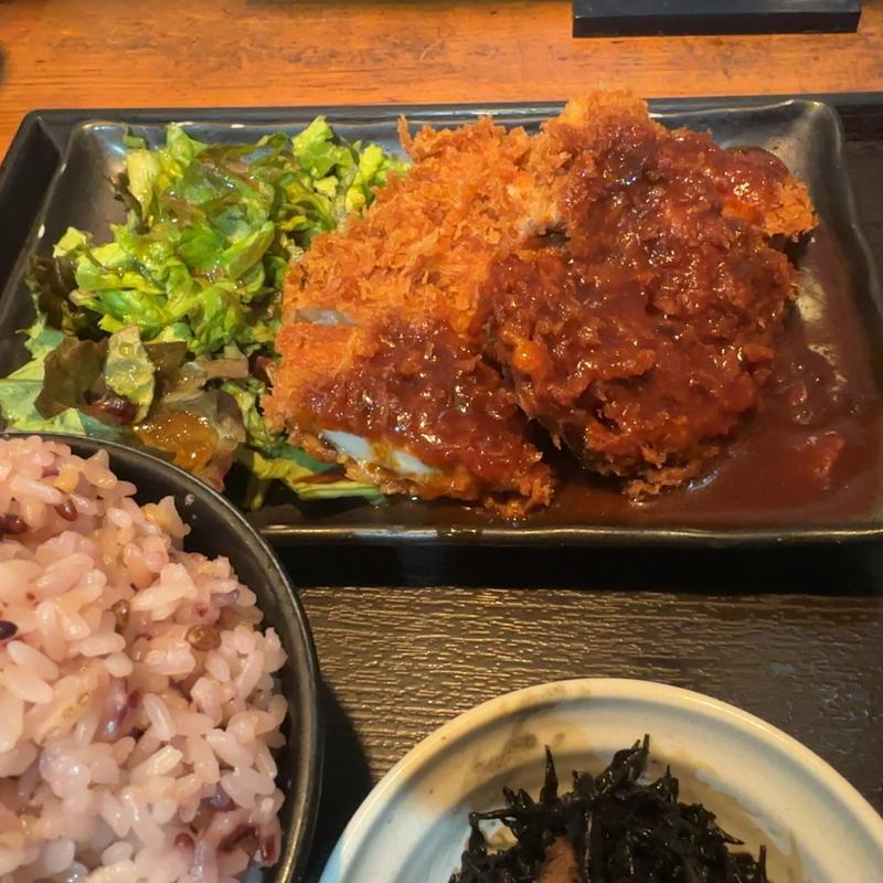 デミグラスチキンかつ定食(まるみ食堂 )