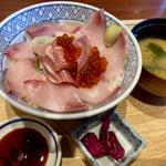 インドマグロとすだち鰤の紅白丼(釣宿酒場 マヅメ 御茶ノ水店)
