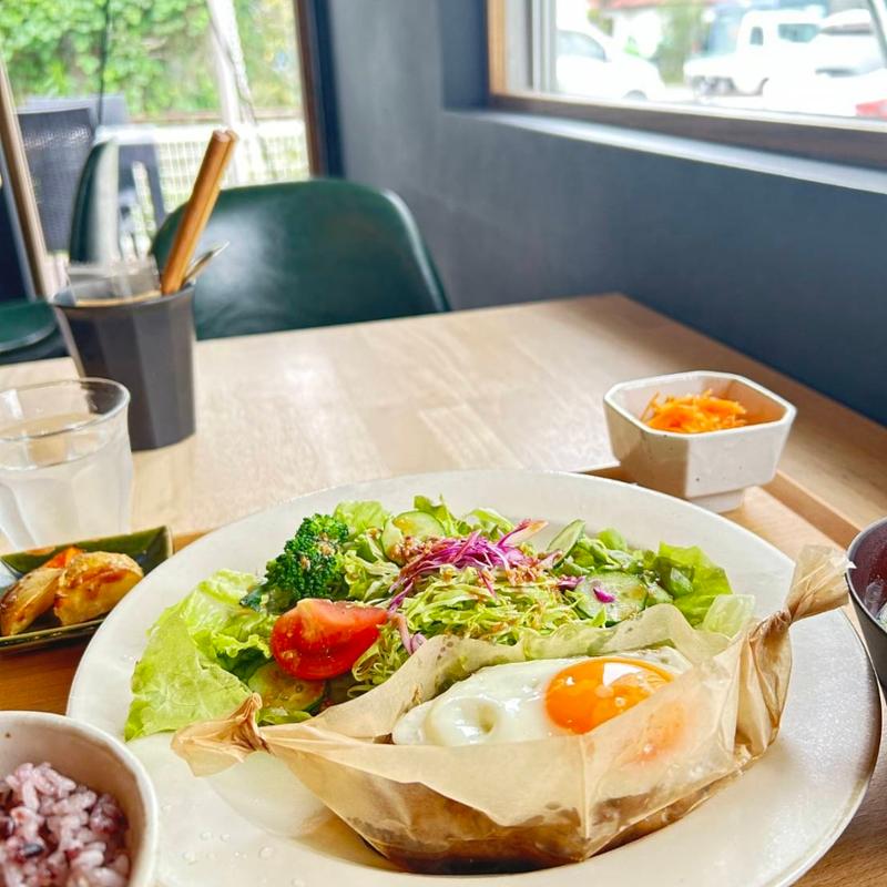 (natural cafe やどり菜。)