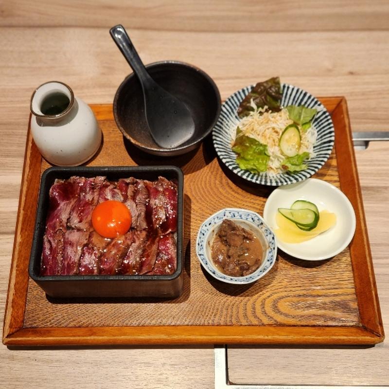 熟成イチボ肉タタキステーキのお重(焼肉　㐂舌　きたん)