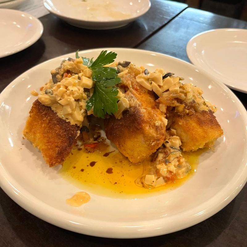 サーモンのフライ タルタルソースがけ(ビストロ グルナッシュ （B'stro Grenache）)