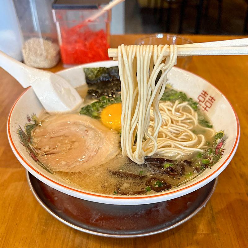 特製ラーメン(卵黄のせ)(博多ラーメン 琉)