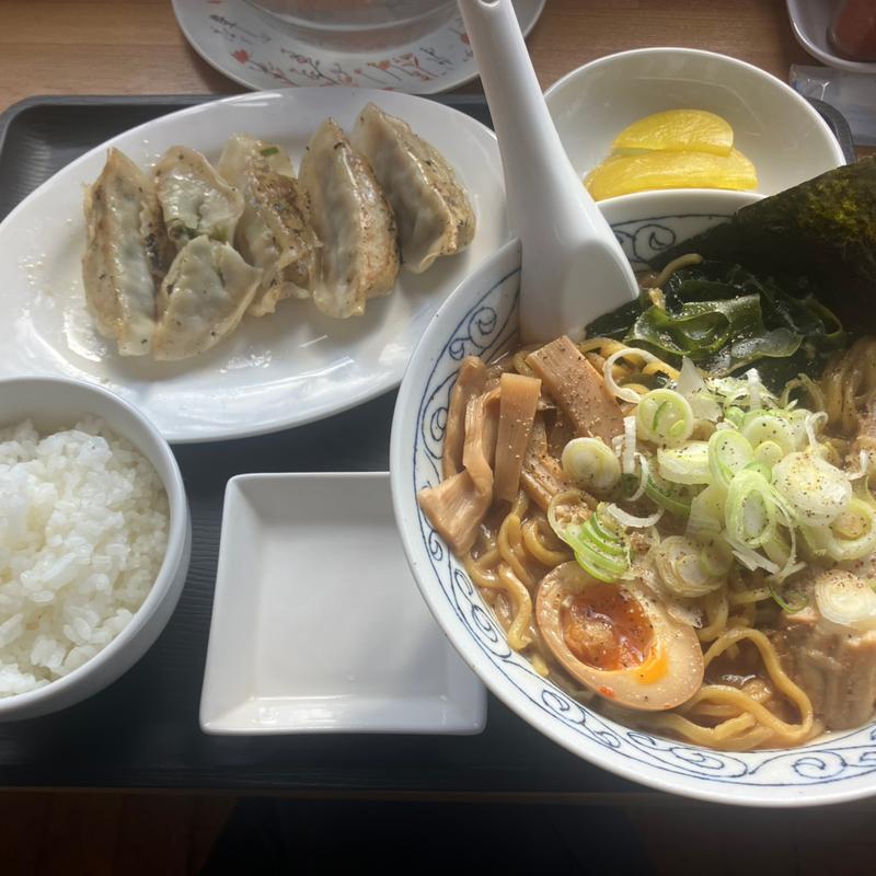 とんこつ醤油ラーメン餃子セット(麺屋もんじ)