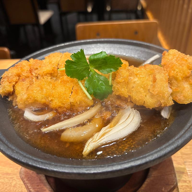 チキンかつとじ煮定食(旬鮮酒場天狗 宮益坂店)