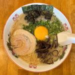 特製ラーメン(卵黄のせ)(博多ラーメン 琉)