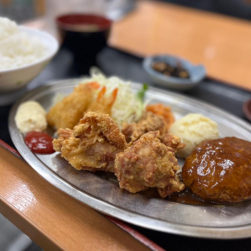 AKBランチ(海老フライ＋唐揚げ＋ハンバーグ)(赤丸食堂)