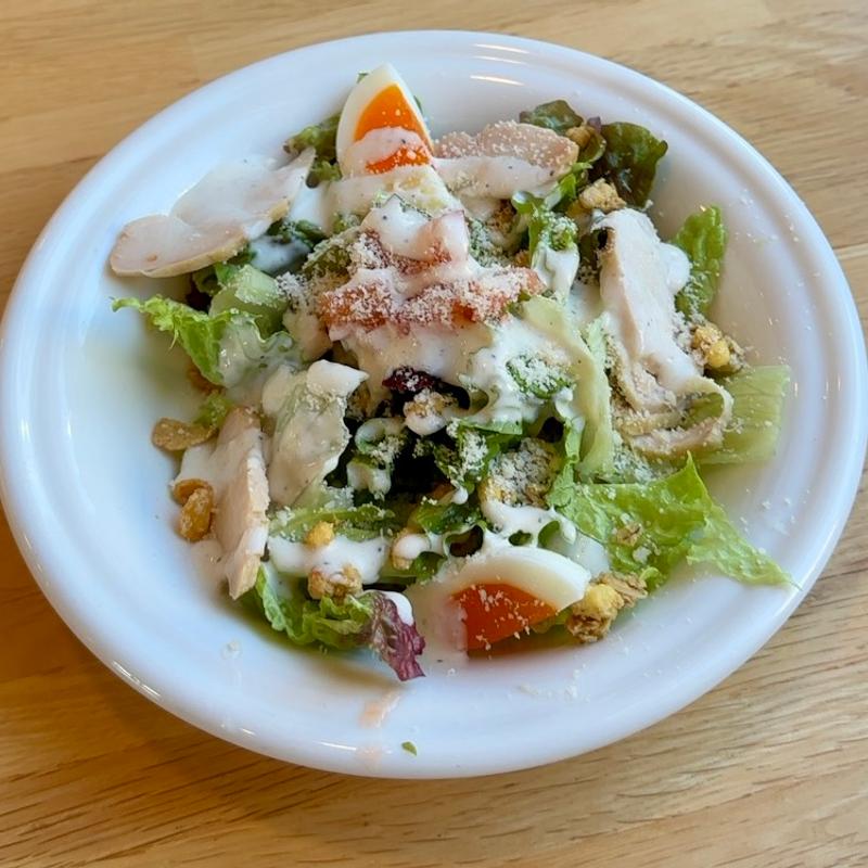 ハーフ国産ハーブ鶏のシリアルシーザーサラダ(ポポラマーマ 曳舟店)