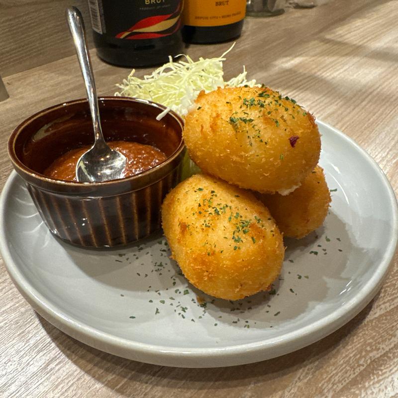 カニクリームコロッケ(黒毛七厘)