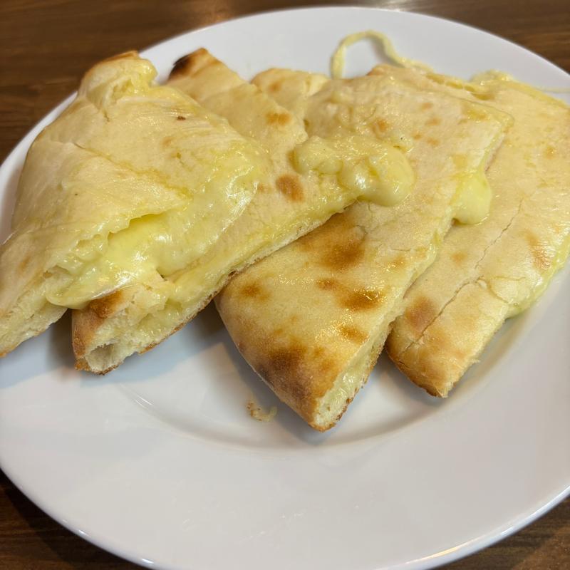 チーズナン(アジアンダイニング＆バー エベレストキッチン)