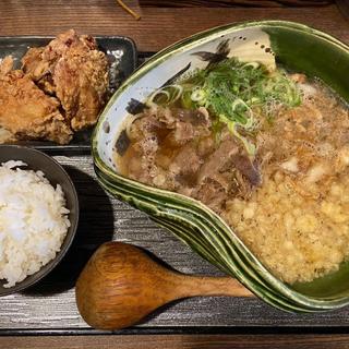 にくかすうどん 唐揚げセット