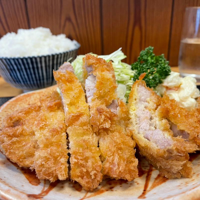 ロースカツ定食　大盛り(お食事処 ささ山)