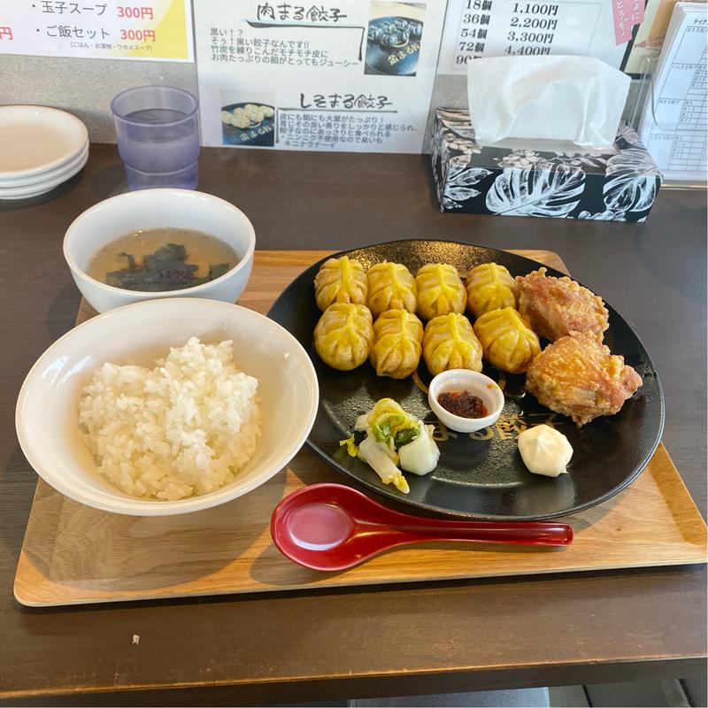 じんまる餃子8カラ定食(餃子8個、ご飯、漬物、スープ、唐揚げ2個)(金まる餃子)
