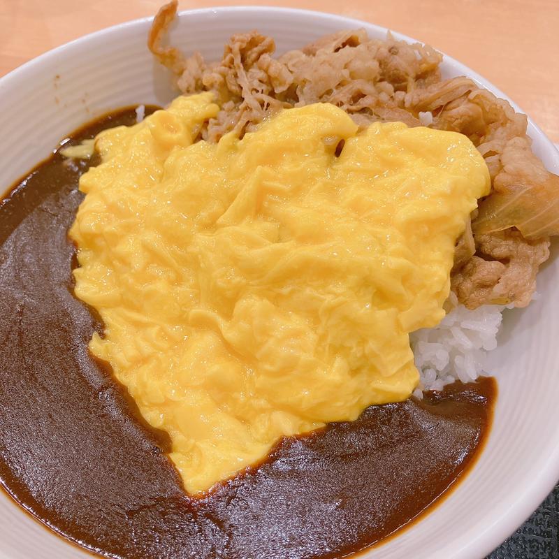牛オム黒カレー(吉野家 新宿センタービル店)