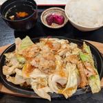 鉄板ホルモン定食