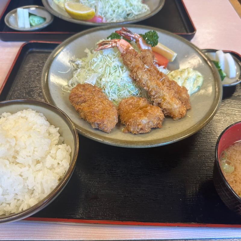 ランチ盛合せ（エビヒレ）(とんかつやまだ)
