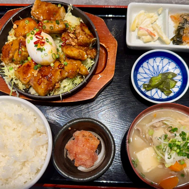 トンテキ定食：明太子＋豚汁(酒と飯　たまる食堂)