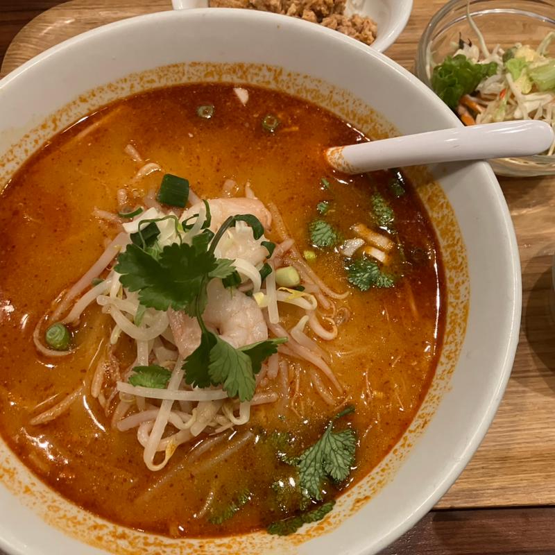 トムヤンクンラーメン　ランチセット(ティーヌンキッチン西新宿店)