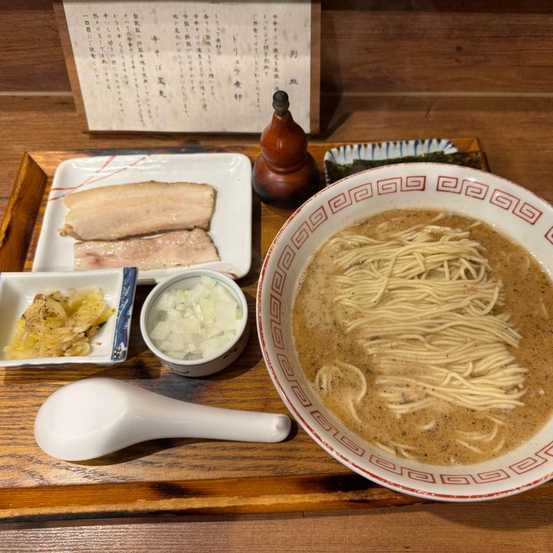 炭火焼濃厚中華そば(鯖)(炭火焼濃厚中華そば　奥倫道)