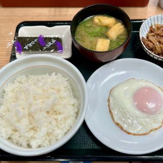 目玉焼き朝食(なか卯 豊水すすきの店)