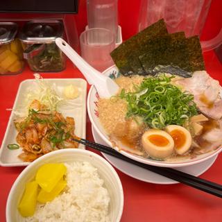 特製醤油全部のせラーメン大　豚キムチ定食(京都北白川ラーメン魁力屋 竹ノ塚店)