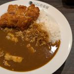 塩豚角煮ジンジャーカレープラスパリパリチキン