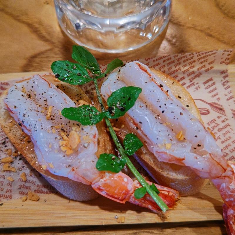 ガーリックシュリンブトースト(馬刺しビストロ かたなしキッチン)