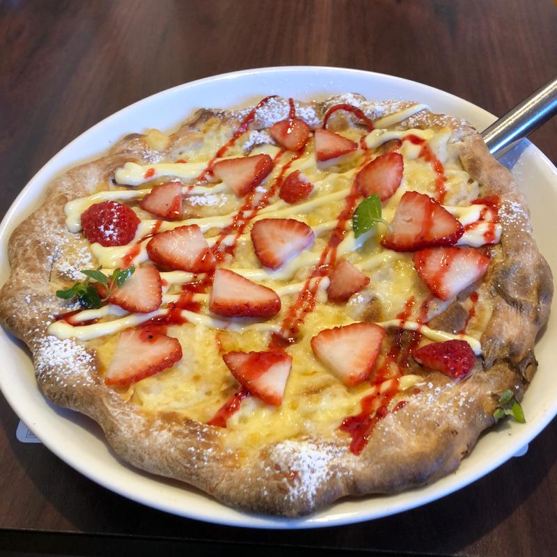 苺たっぷりのデザートピッツァ(グラッチェガーデンズ 練馬土支田店)