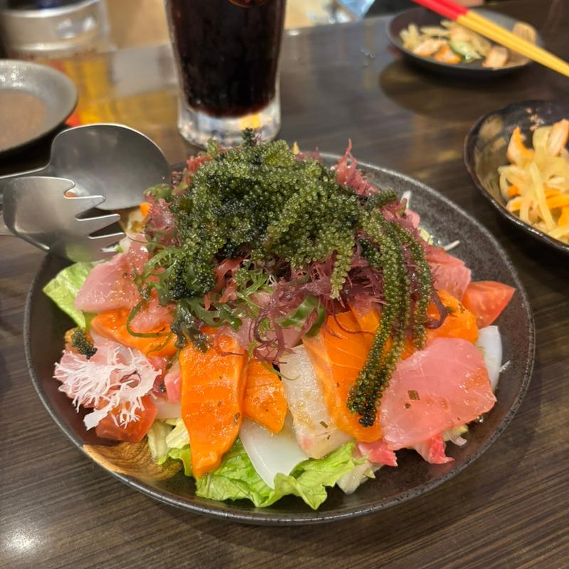 海鮮サラダ(沖縄料理のライヴ居酒屋　うりずん)