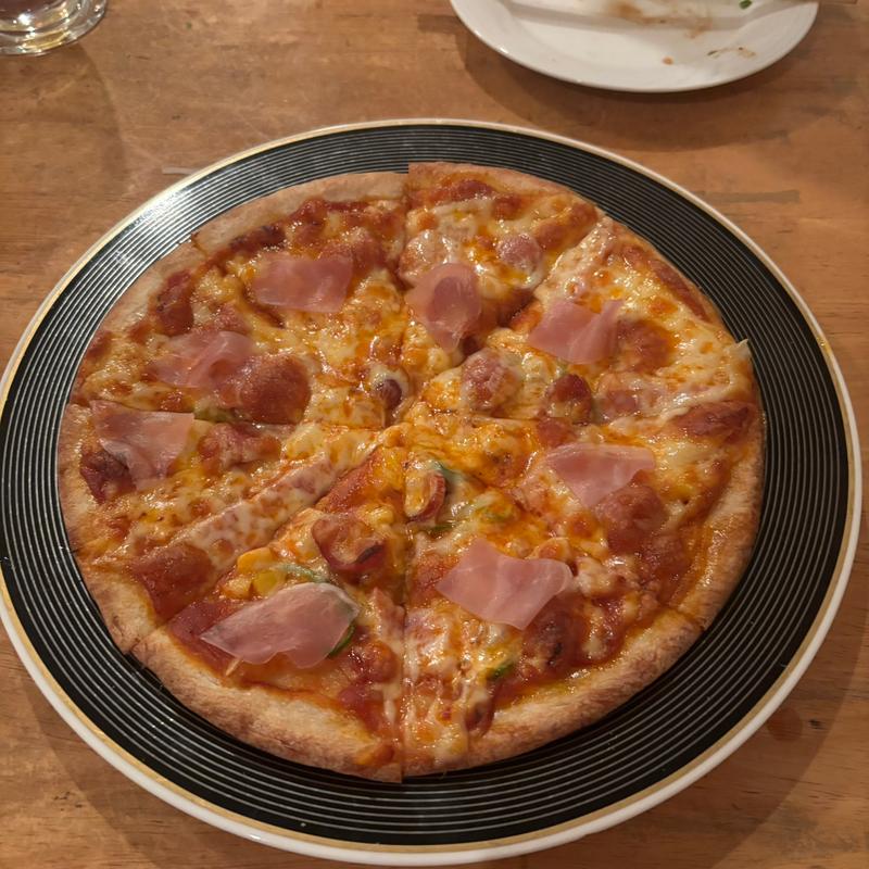 ターキー風特選ピザ生ハムのせ(居食屋ターキー )