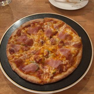 ターキー風特選ピザ生ハムのせ(居食屋ターキー )