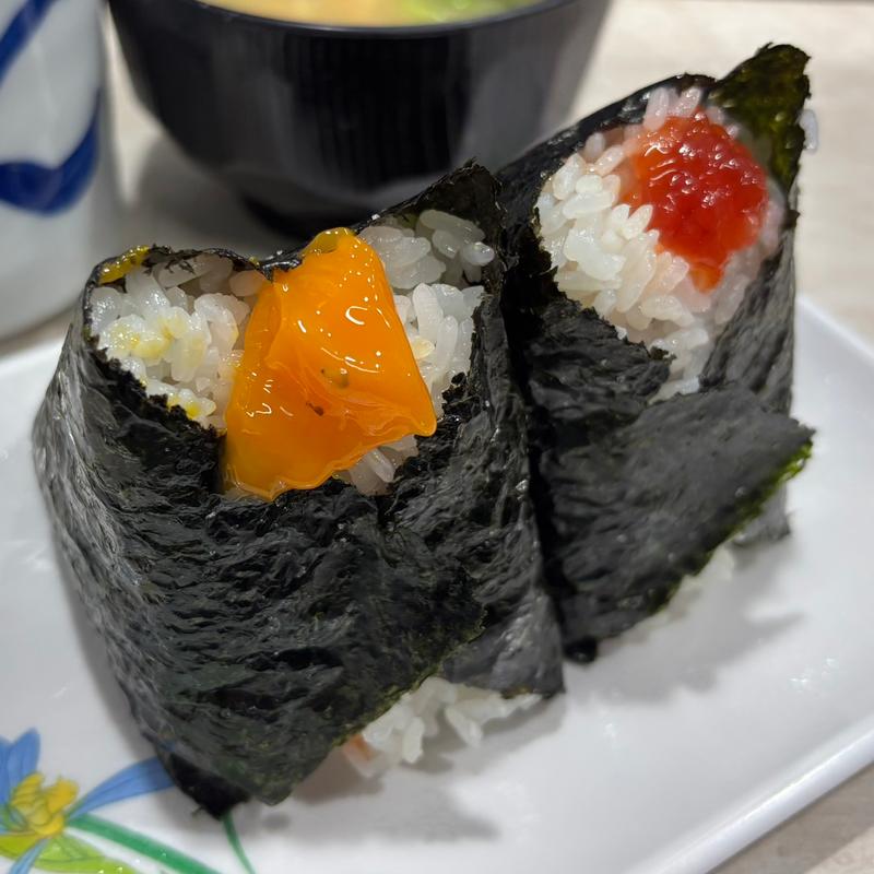 卵黄醤油漬け+すじこ(おにぎり ぼんご 大塚本店)