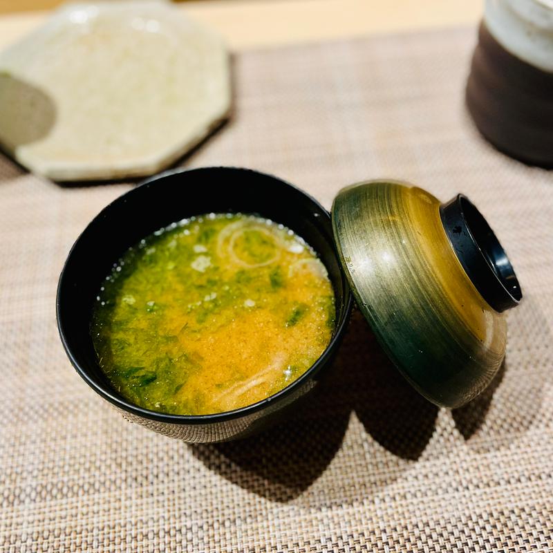 ランチ限定おまかせ握りコース　味噌汁(意気な寿し処 阿部 青山店)