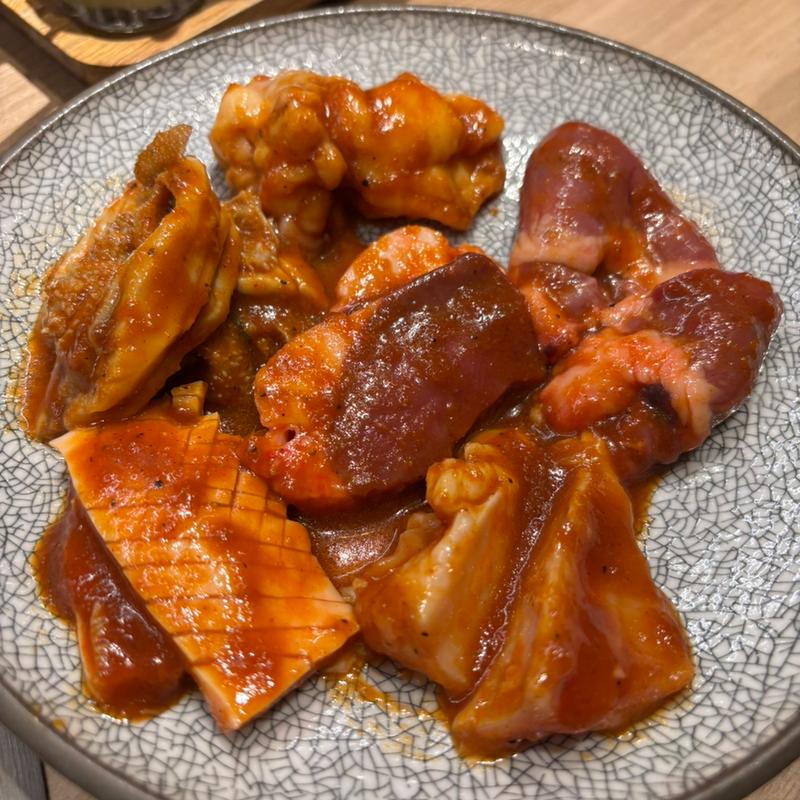 (肉刺しとホルモン トラコ)