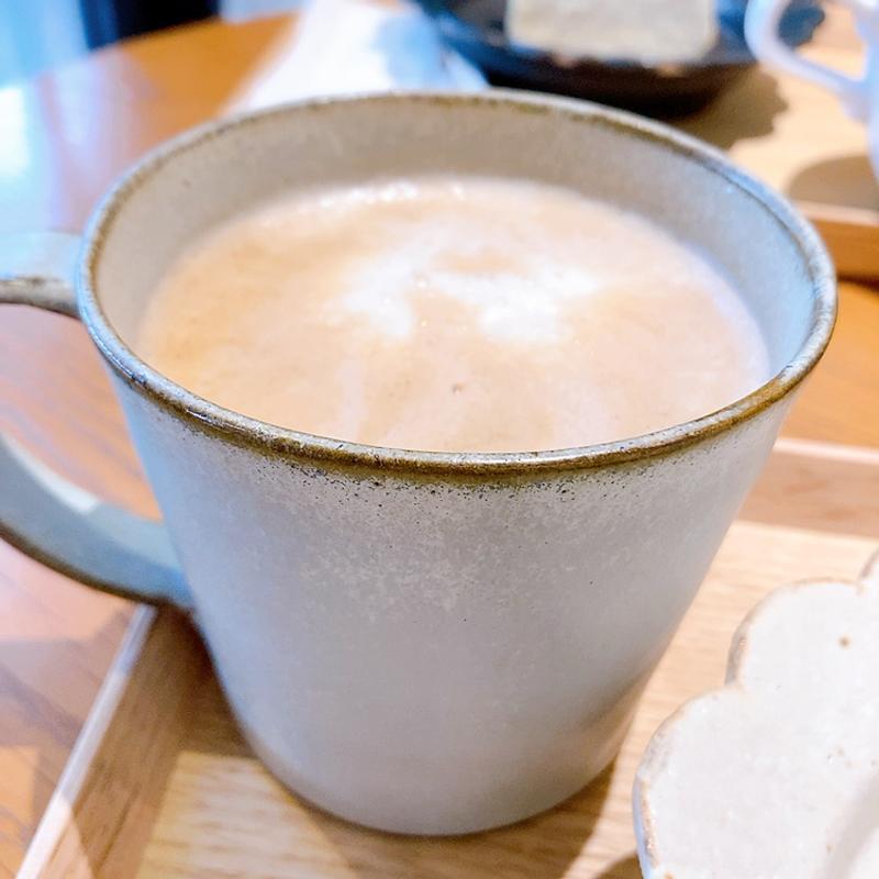 ホットカフェラテ(And KAKA)