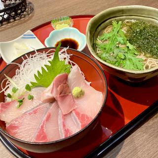 黒瀬ぶり丼と花巻風そば(サガミ 富田林店)