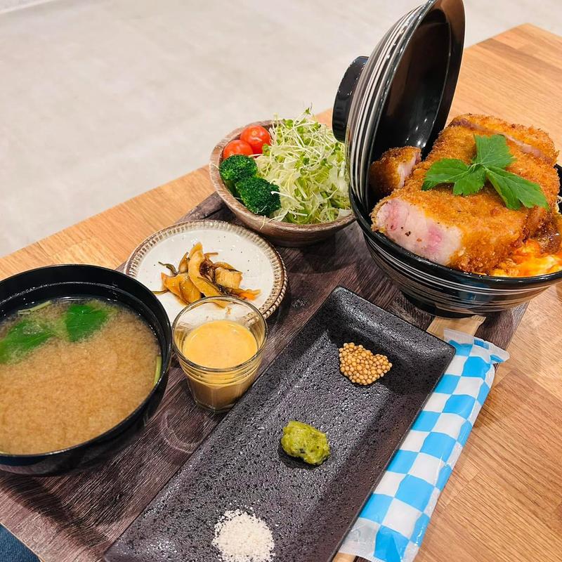 ロースタレカツ丼(THE PORK)