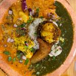 こく旨.ᐟほうれん草カレー（トッピング:揚げバナナ・スパイシー半熟ゆで卵・3種豆のスパイシーピクルス）(Curry&Spice HANAKO)