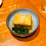 お出汁で食べる厚揚げ(和光 日本酒バル まいかけ)