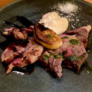 プライムビーフの炭火焼きフォアグラのソテー添え