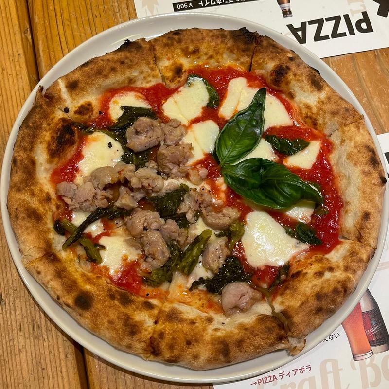 マルゲリータとサルシッチャのハーフ&ハーフ(ビッレリア&ピッツェリア ルーチェ （LUCE）)