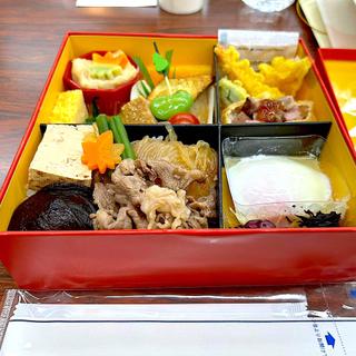 黒毛和牛すき焼き丼の幕ノ内弁当(かえで)