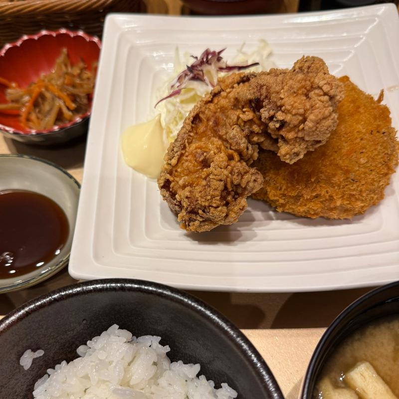 大黒メンチ&唐揚げ（日替り）(山薬清流庵ココリア多摩センター店)