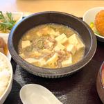 日替　柚子胡椒風味麻婆豆腐とメンチカツ